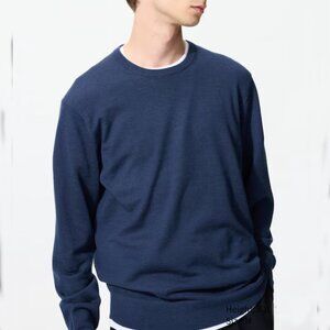 Uniqlo Blue Crewneck Sweater Size Medium